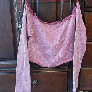 Soft fitted acid-wash magenta crop top!